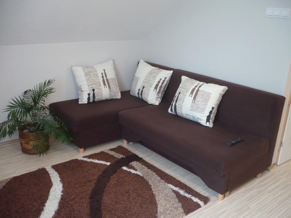 Eszter Apartmanhaz ไฮจ์ดุสโซบอสโล ภายนอก รูปภาพ