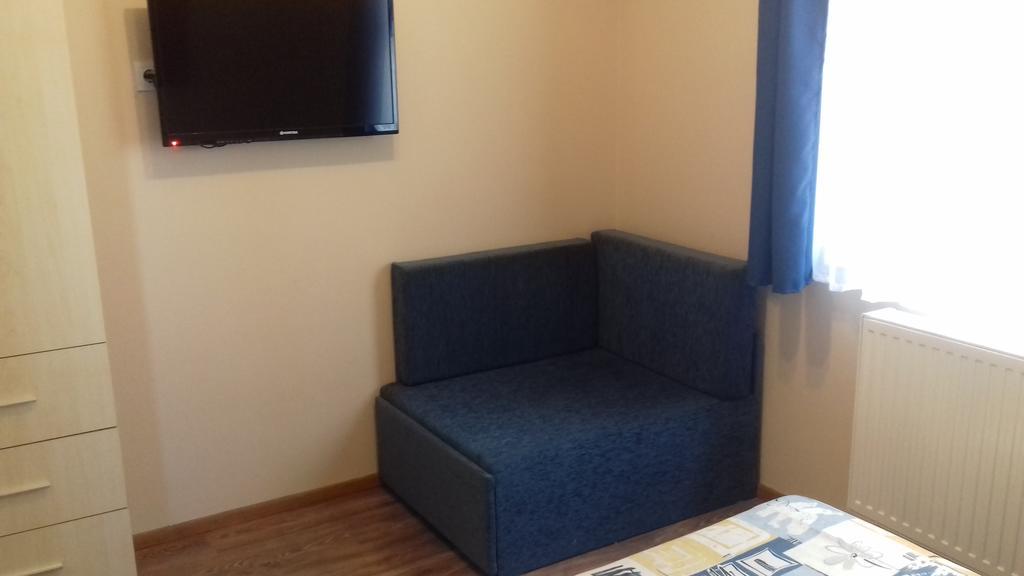 Eszter Apartmanhaz ไฮจ์ดุสโซบอสโล ภายนอก รูปภาพ