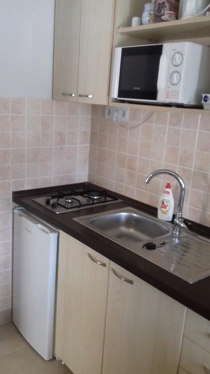 Eszter Apartmanhaz ไฮจ์ดุสโซบอสโล ภายนอก รูปภาพ