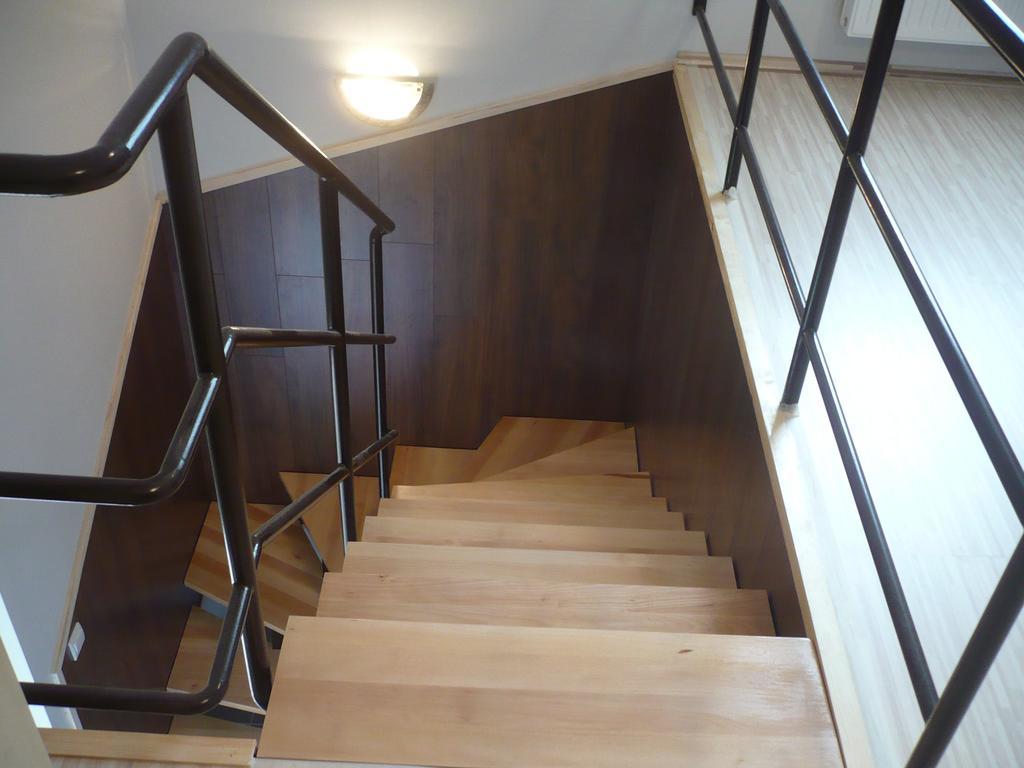 Eszter Apartmanhaz ไฮจ์ดุสโซบอสโล ภายนอก รูปภาพ