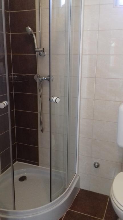 Eszter Apartmanhaz ไฮจ์ดุสโซบอสโล ภายนอก รูปภาพ