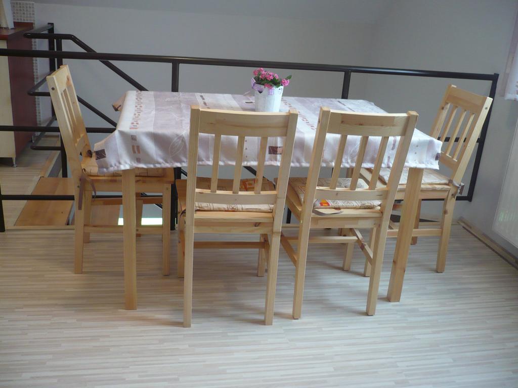 Eszter Apartmanhaz ไฮจ์ดุสโซบอสโล ภายนอก รูปภาพ