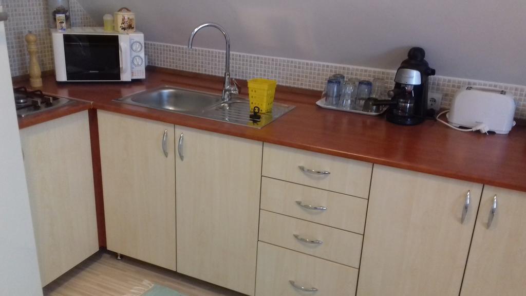 Eszter Apartmanhaz ไฮจ์ดุสโซบอสโล ภายนอก รูปภาพ
