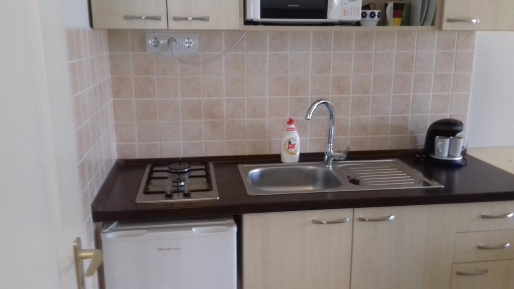 Eszter Apartmanhaz ไฮจ์ดุสโซบอสโล ภายนอก รูปภาพ